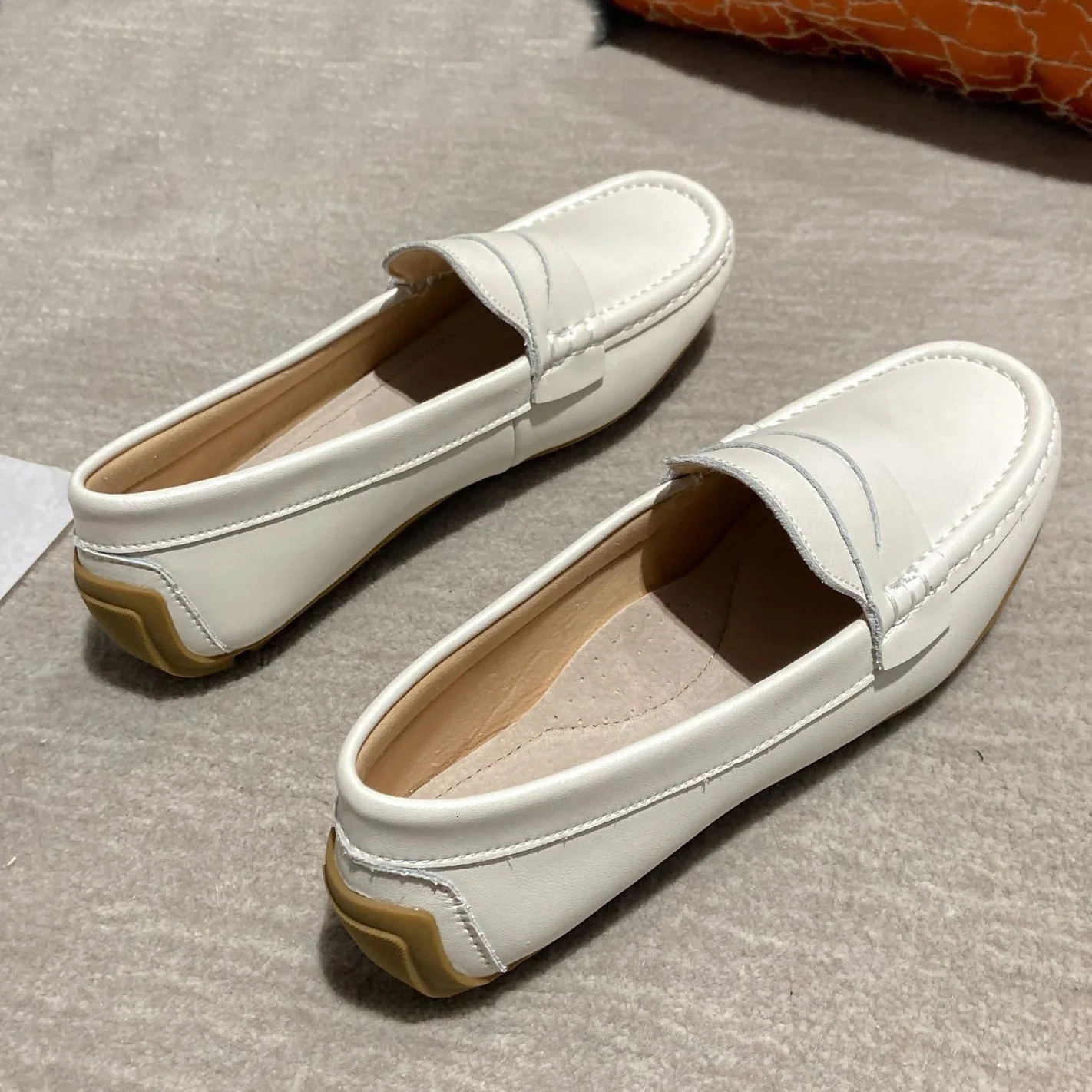 Womens genuine leather flat shoes round toe metal chains cowhide mocasines soft and smooth soles womens comfortable work shoes 240612