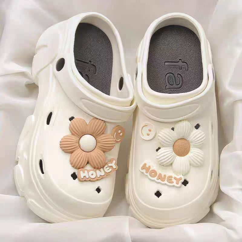 Luxury designer shoes in black and white 2024 Summer New External Wearing Heightened Cake Heel Garden EVA Baotou Cool Slippers Thick Sole Hole Shoes F