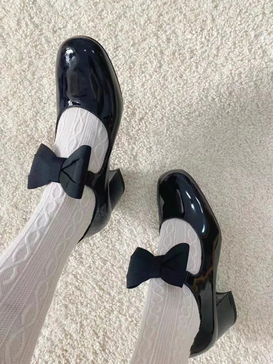 2024 Spring patent leather black high-heeled shoes thick high-heeled shoes fairy bow small perfume single shoes Mary Jane shoes 240614