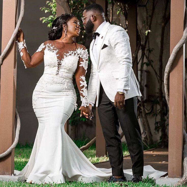 Elegant African Satin Mermaid Wedding Dresses With Illusion Skin Long Sleeves Lace Appliques Ivory Bridal Gowns Court Train Sheer Jewel Neck 2024 Vest