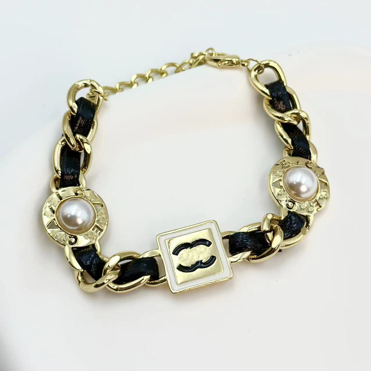 Fashion Designer Bangle High Quality Gold Plated Letter Wristband Cuff Chain Women Pearl Bracelet Wedding &Birthday Gifts
