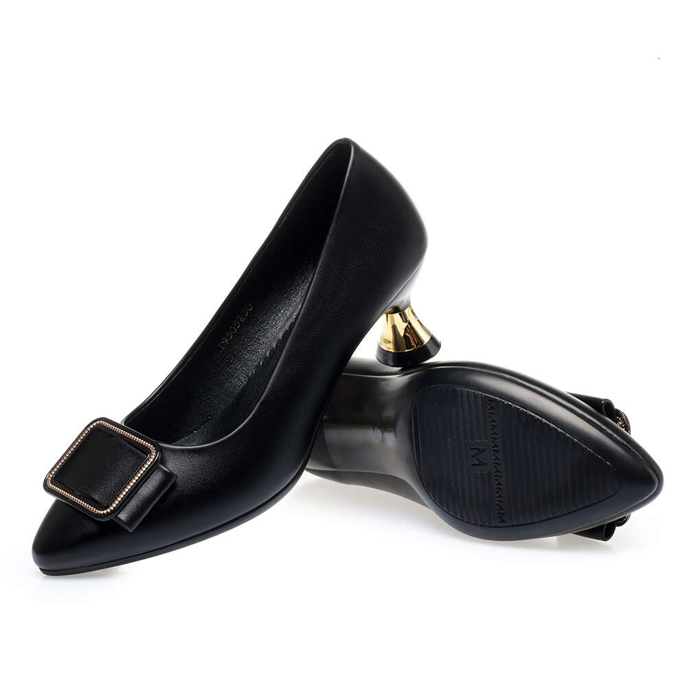 Leather Soft Animal Year Red Low-Heeled Ladies Leather Leap Moon Wedding Shoes Soft-Soled Middle-Aged