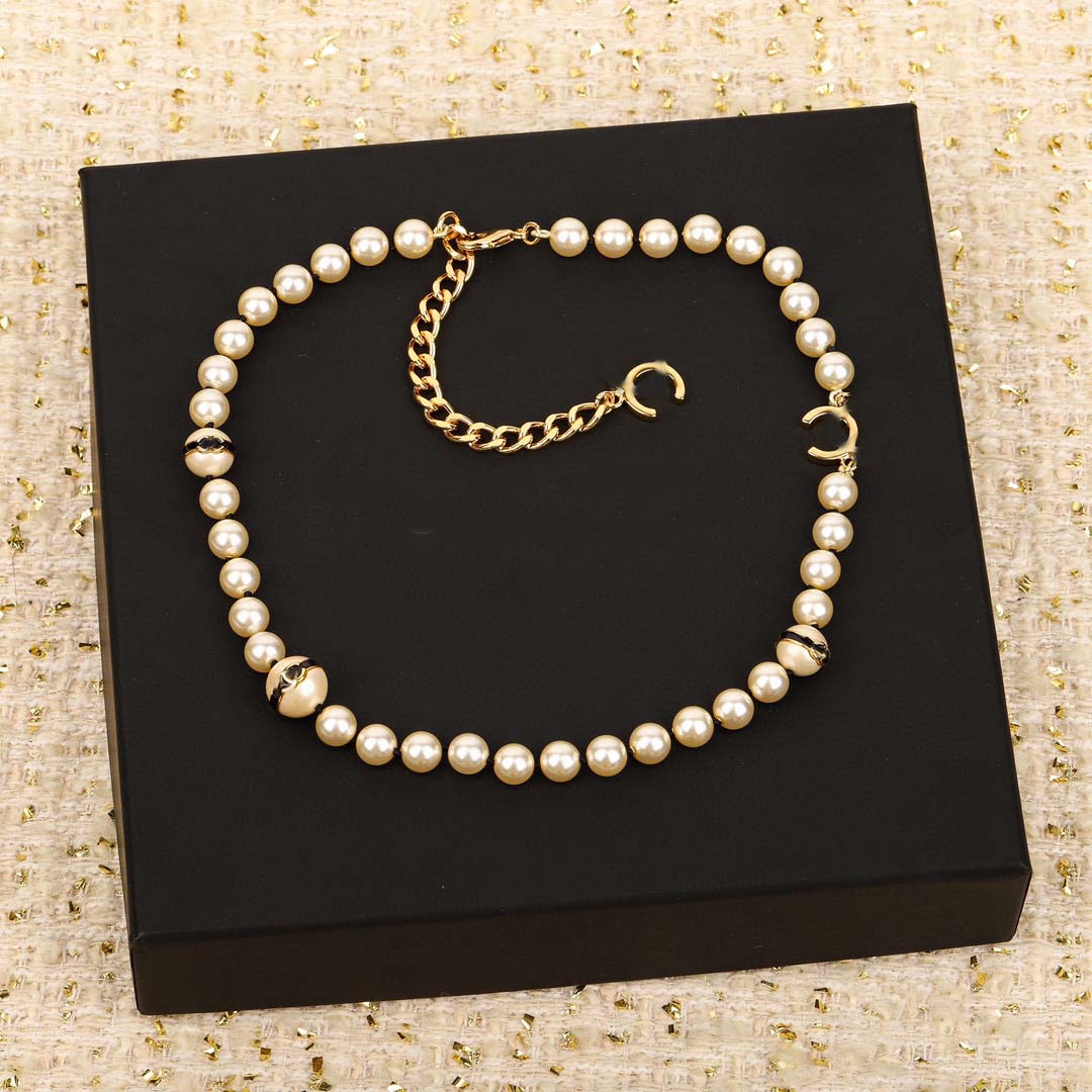 2024 Luxury quality charm stud earring with white nature shell beads pendant necklace in 18k gold plated have stamp PS3833B