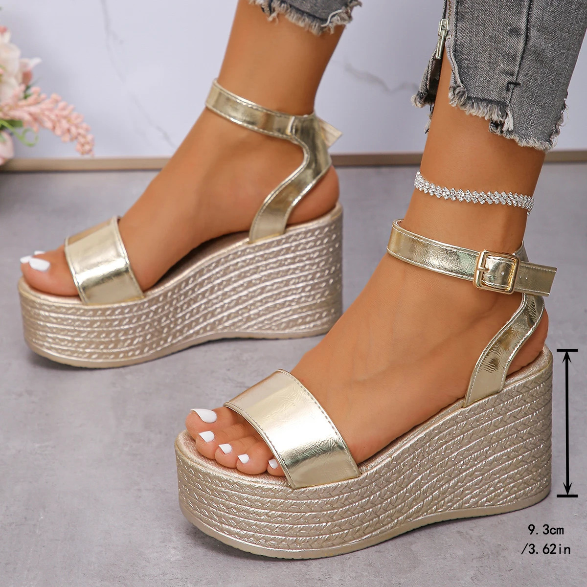 Womens sandals with sloping heels thick soles and buttons womens high-heeled platform shoes European and N-shaped with added fat 240612