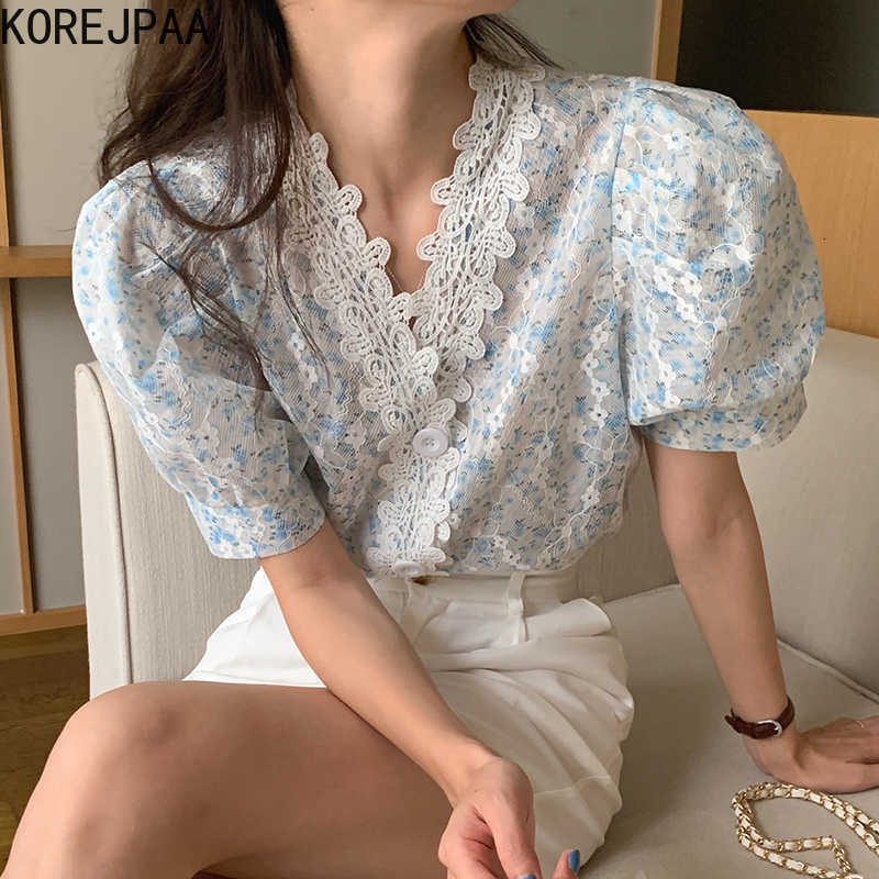 Korejpaa Women Shirt Summer Korean Chic Gentle Thin V-Neck Lace Stitching Single-Breasted Puff Sleeve Small Floral Blouses 210526