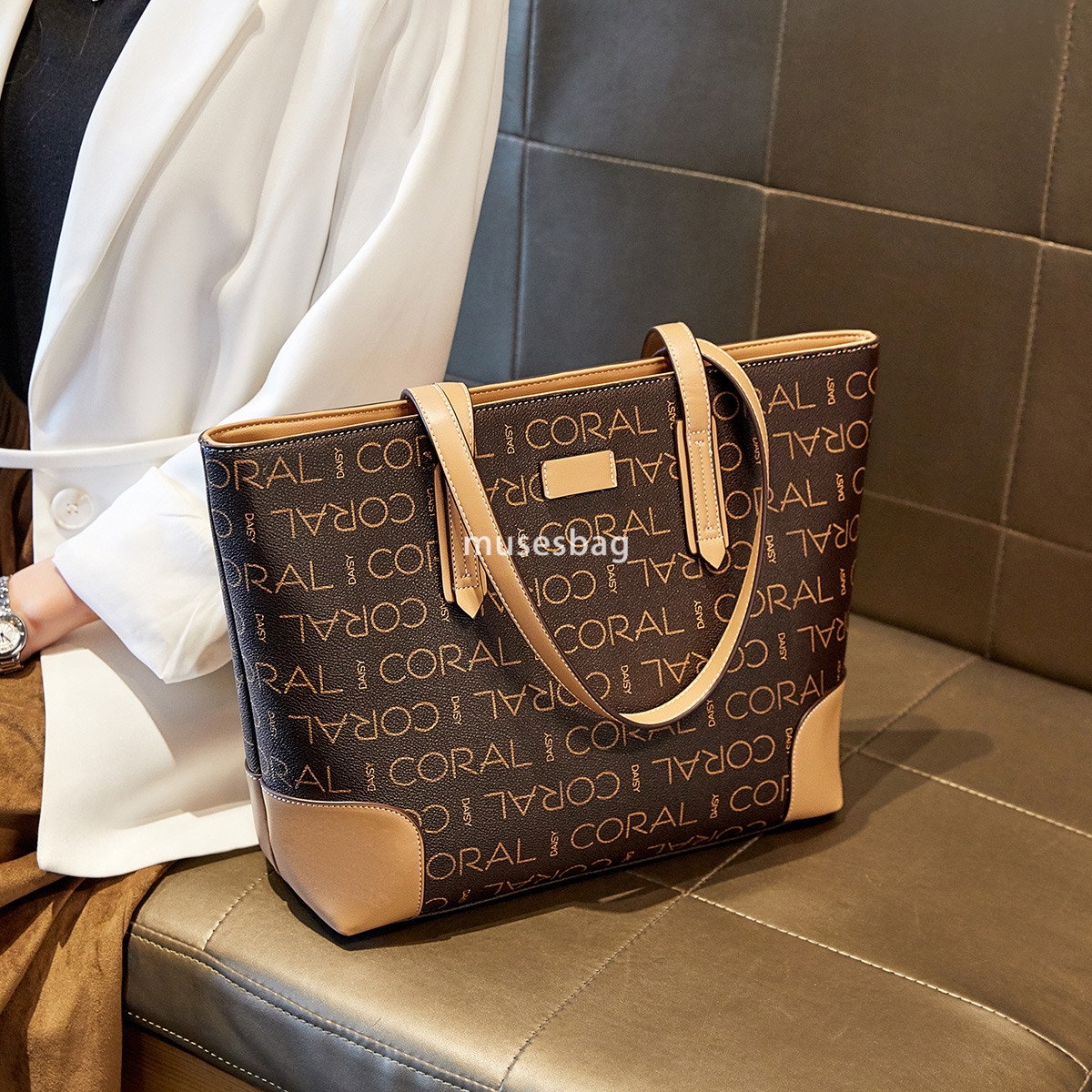 High end Design Commuting Large Capacity Handbag New Fashion Trendy Shoulder Bag Women's Tote Bag Versatile Bag Designer Bag