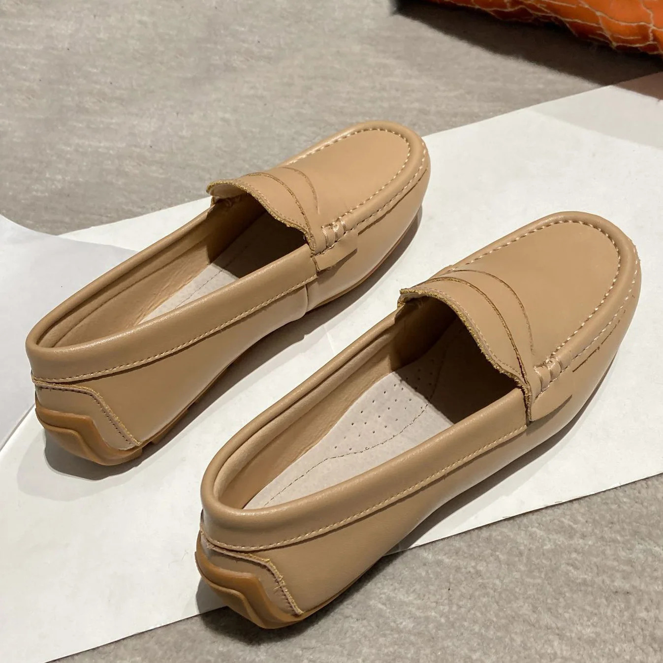 Womens genuine leather flat shoes round toe metal chains cowhide mocasines soft and smooth soles womens comfortable work shoes 240612