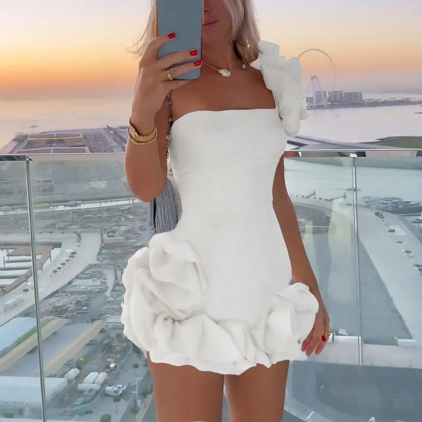 Elegant lace pleated mini dress womens fashionable slim fitting shoulder rose short skirt summer party evening dress 240531