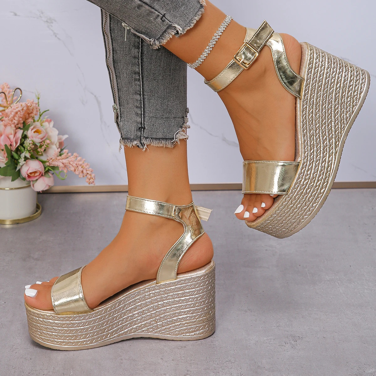 Womens sandals with sloping heels thick soles and buttons womens high-heeled platform shoes European and N-shaped with added fat 240612