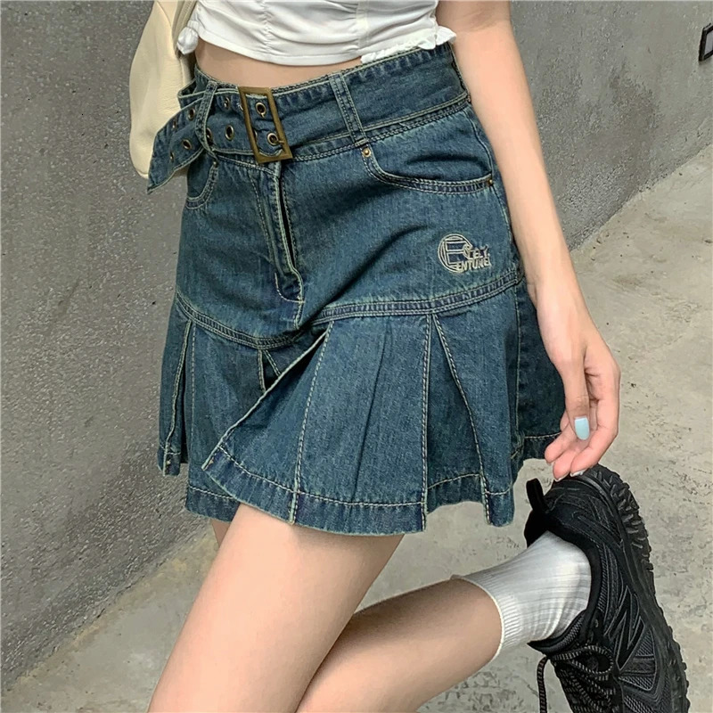 Skirts Kawaii Girl Denim Skirt Womens Pleated Y2k Fashion Casual College Style High Waist Slim Goth Mini A Word Short 240112