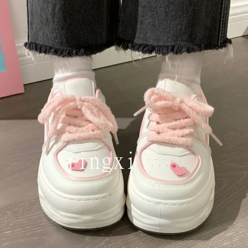 White and pink womens sports shoes Kawaii Heart Platform sports shoes Korean fashion Lolita footwear retro vulcanized leisure apartment 240614