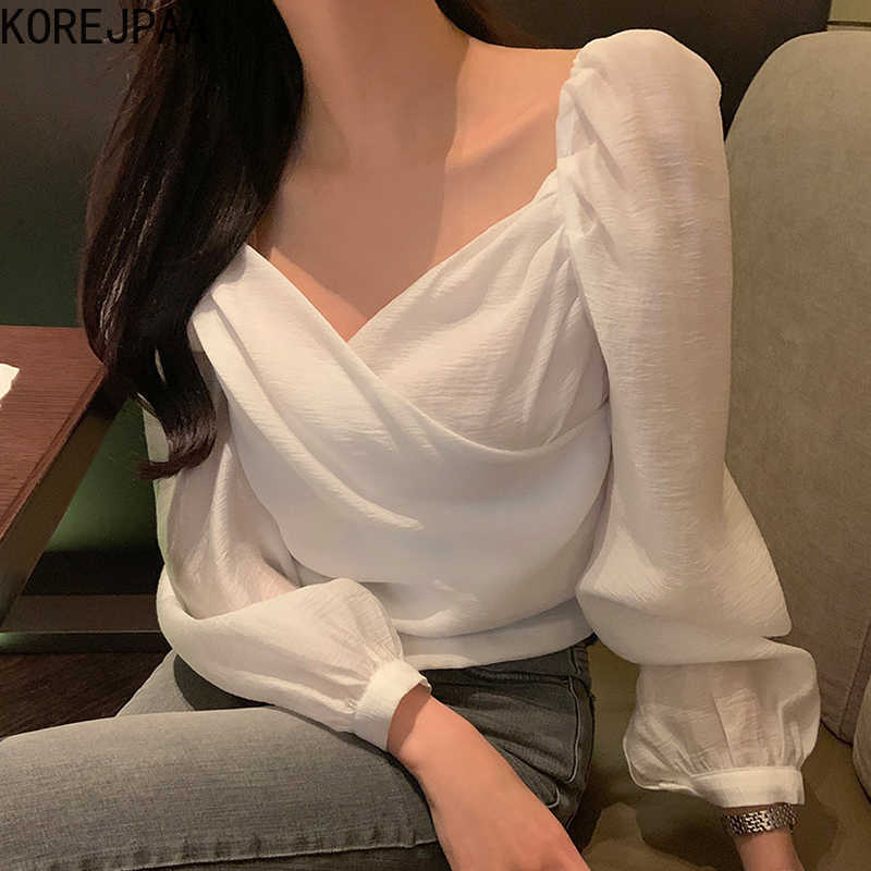Korejpaa Women Shirt Summer Korean Chic Fairy Soft V-Neck Crossover Careful Machine Exposed Collarbone Puff Sleeve Blouses 210526