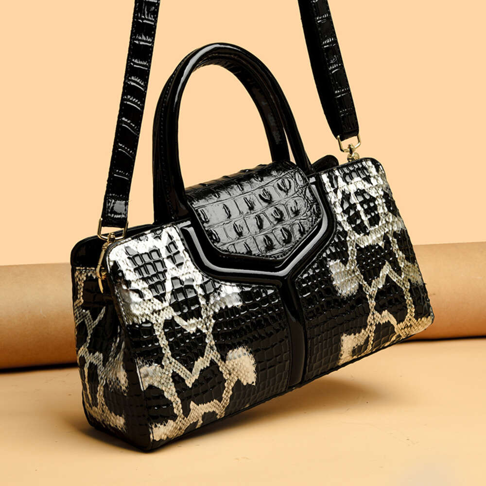New 2023 Crocodile Cowhide Women's High Quality Leather Large Capacity Female One Shoulder Handbag Boston Pillow Bag H6.14#54 ddmythur