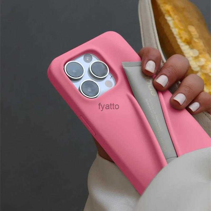 Cell Phone Cases Fashion lipstick makeup soft silicone phone case suitable for Iphone13 14 15 Pro maximum portable lip gloss holder cover H240614