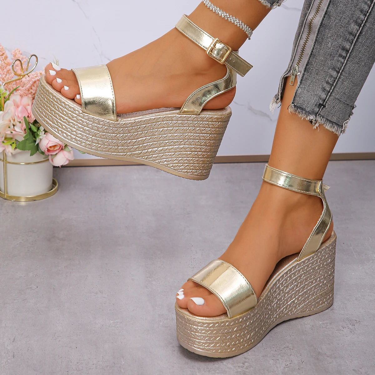 Womens sandals with sloping heels thick soles and buttons womens high-heeled platform shoes European and N-shaped with added fat 240612