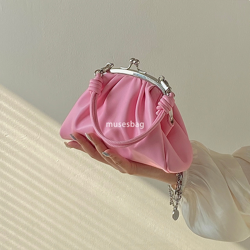 High end grand banquet bag cute girl pleated clip bag niche high-end chain bag new summer handheld crossbody bag dumpling bag