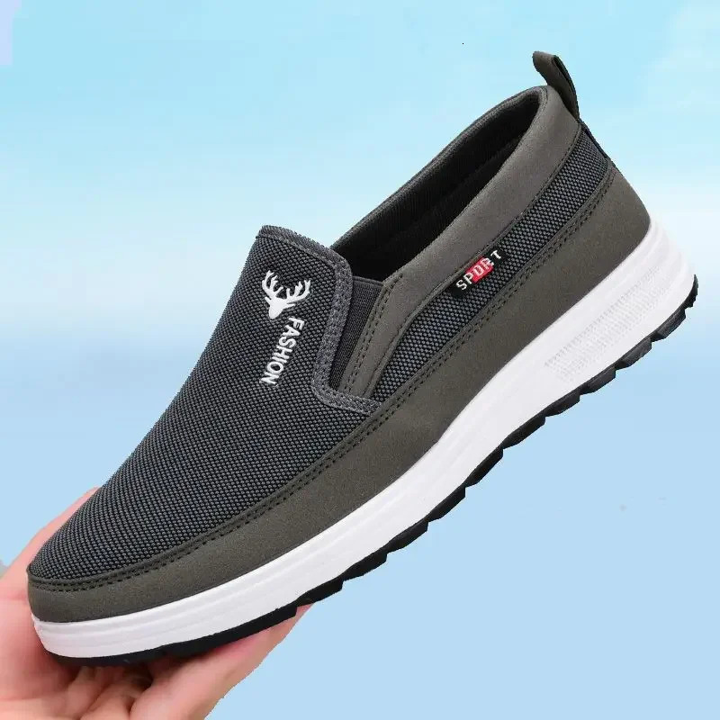 Mens casual sports shoes spring lightweight mens tennis shoes mens sports shoes soft mesh casual shoes outdoor anti slip shoes 240612