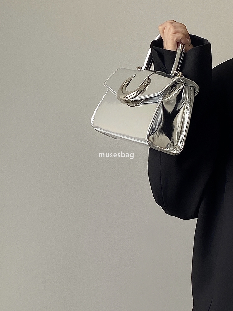 Advanced Moon Lock Buckle Bag for Women's New Silver Square Lacquer Leather Bag Handbag Chain Single Shoulder Crossbody Bag