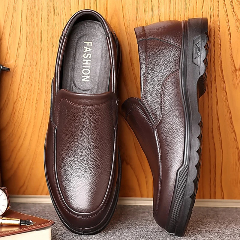 Vintage Men Leather Shoes Men dress shoes Slip On Business Casual Shoes Classic Soft Leather Hombre Breathable Men Flats 240614