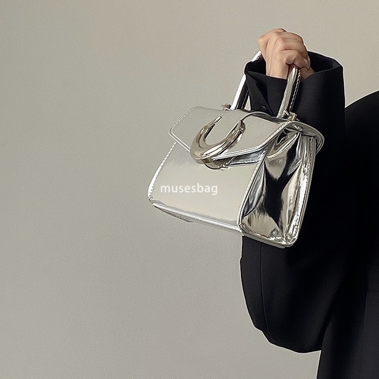 Advanced Moon Lock Buckle Bag for Women's New Silver Square Lacquer Leather Bag Handbag Chain Single Shoulder Crossbody Bag