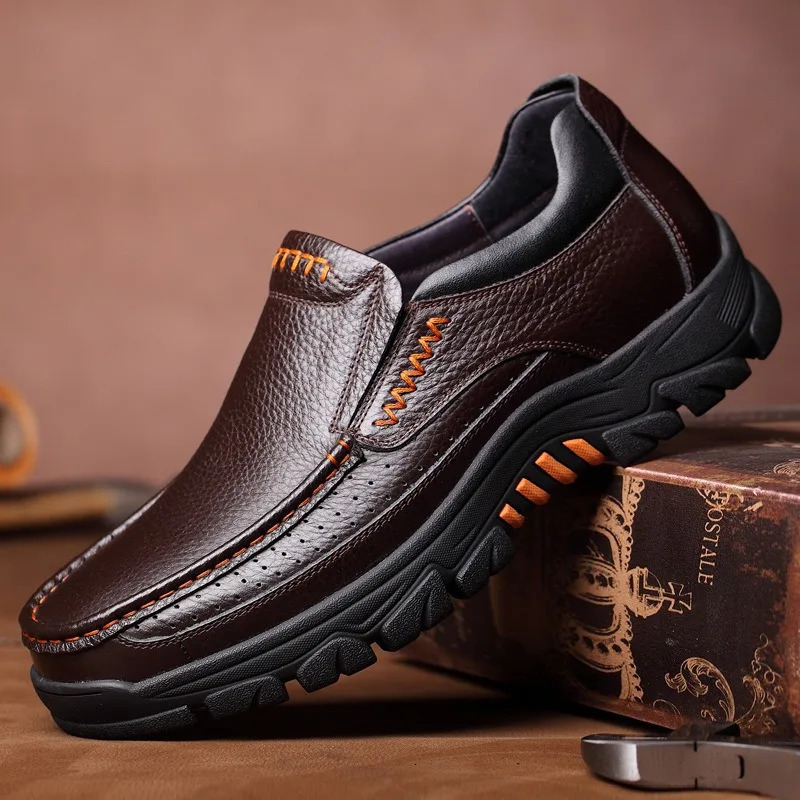 Handmade leather mens casual shoes soft soles comfortable mens casual shoes fashionable and slippery driving shoes non slip business shoes 240612