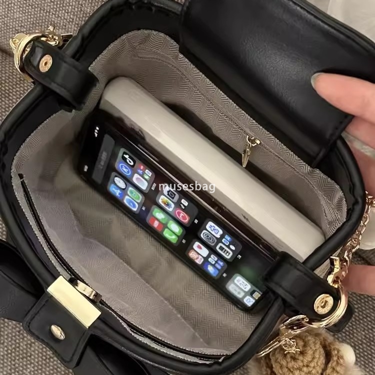 High end and niche design retro and versatile Instagram commuting bucket bag new Maillard high-end bow handbag shoulder bag