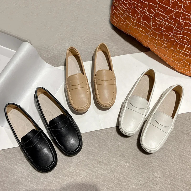 Womens genuine leather flat shoes round toe metal chains cowhide mocasines soft and smooth soles womens comfortable work shoes 240612