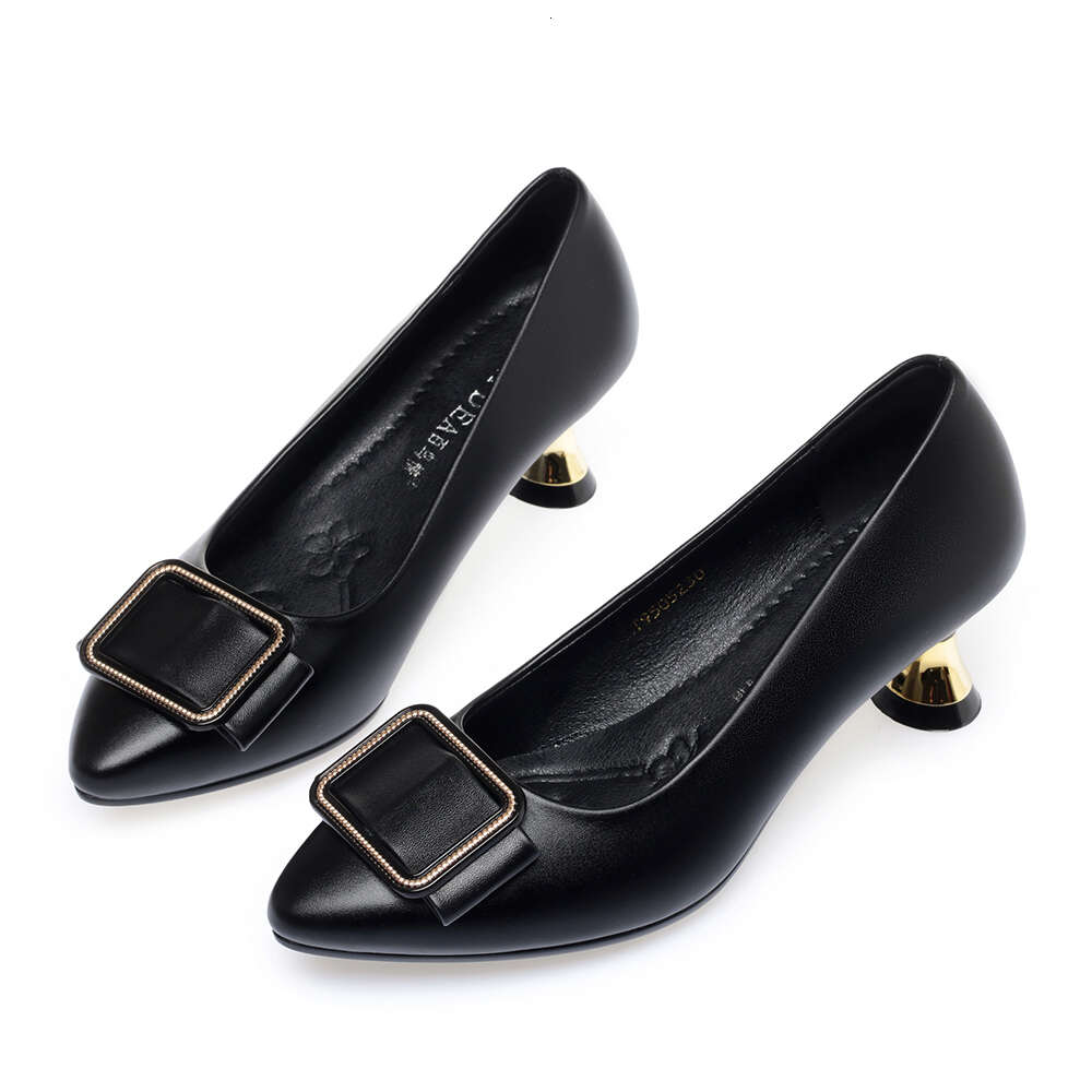 Leather Soft Animal Year Red Low-Heeled Ladies Leather Leap Moon Wedding Shoes Soft-Soled Middle-Aged