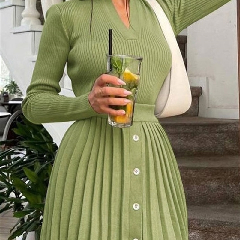 Two Piece Dress Women Knit Suit Mini Pleated Skirt Pullovers Set Spring Fashion Slim Knitwear Top And High Waist Skirt Buttons Suits Ladies 220906
