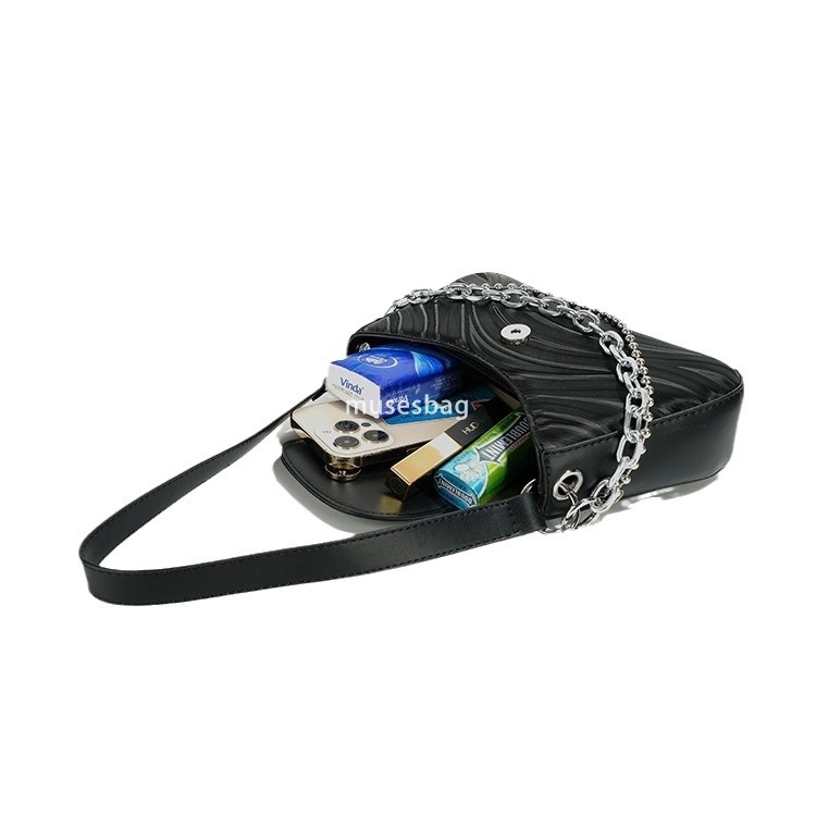 The latest trendy chain bag for women trendy and niche design versatile underarm bag high-end butterfly shoulder bag portable and crossbody bag for ou
