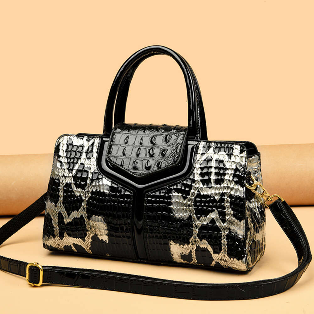 New 2023 Crocodile Cowhide Women's High Quality Leather Large Capacity Female One Shoulder Handbag Boston Pillow Bag H6.14#54 ddmythur