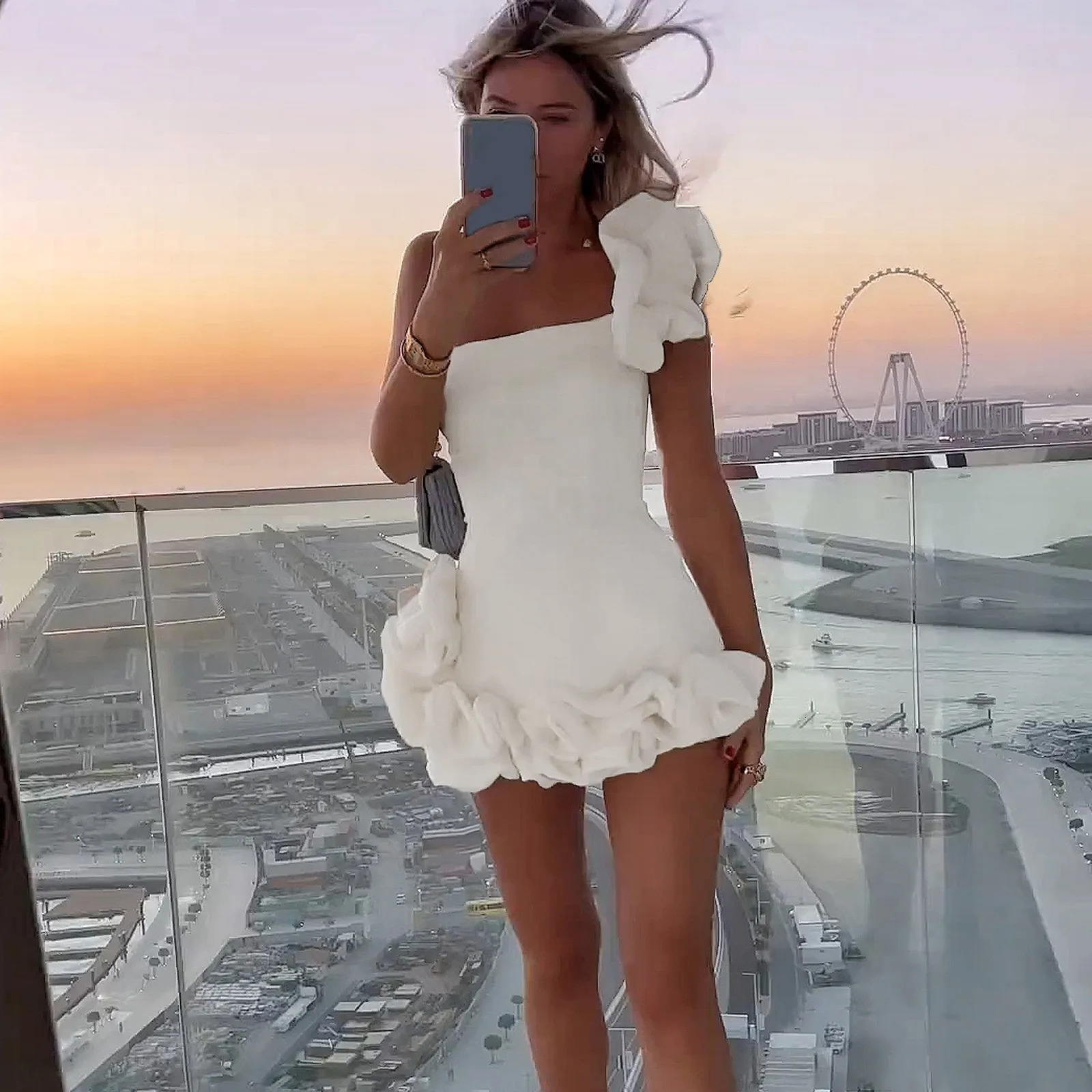 Elegant lace pleated mini dress womens fashionable slim fitting shoulder rose short skirt summer party evening dress 240531