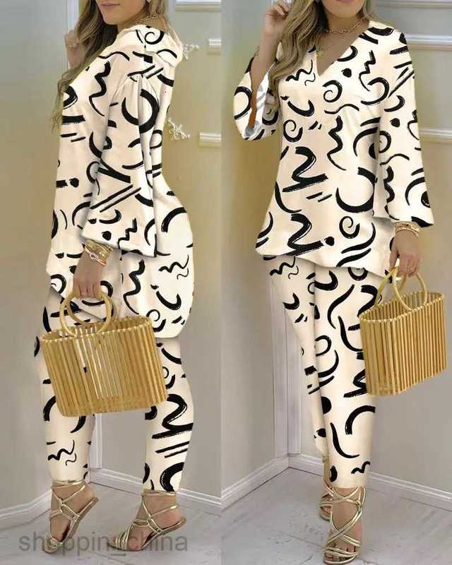 Women's Tracksuits Autumn New Women's two-piece V-neck long sleeved printed set Sets