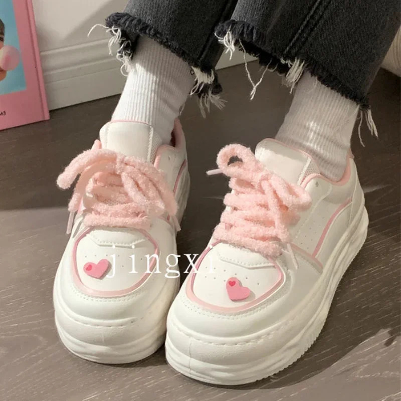 White and pink womens sports shoes Kawaii Heart Platform sports shoes Korean fashion Lolita footwear retro vulcanized leisure apartment 240614
