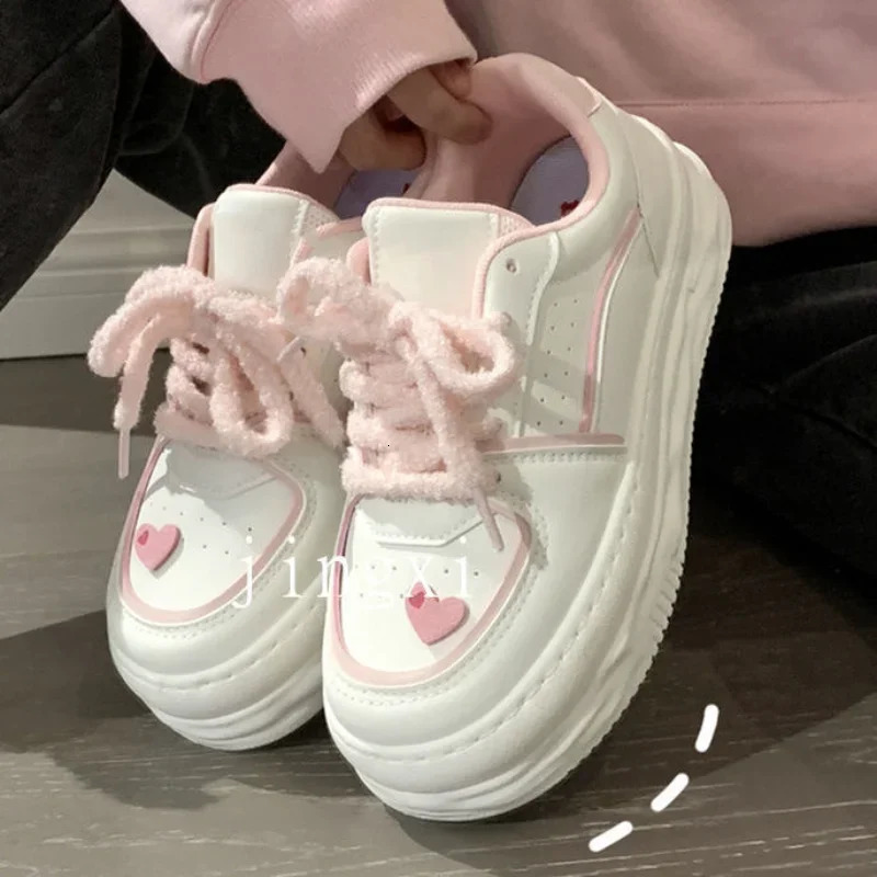 White and pink womens sports shoes Kawaii Heart Platform sports shoes Korean fashion Lolita footwear retro vulcanized leisure apartment 240614