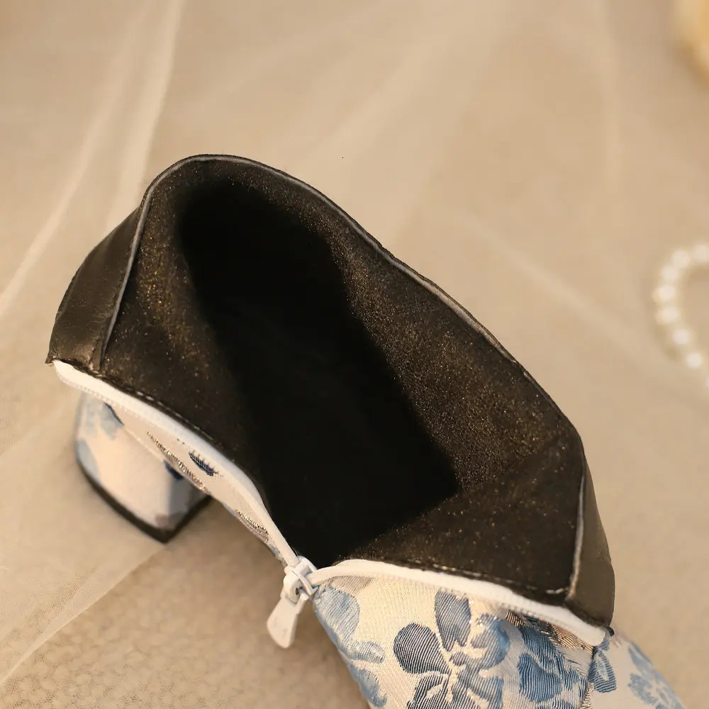 Chinese Ancient Embroidery Hanfu Womens Shoes Retro Embroidery Qipao Dress Boots Asian Traditional Womens Shoes 240614