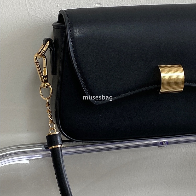Large capacity urban minimalist and atmospheric bag women's new fashionable and versatile commuting shoulder bag high-end feeling stick bag under