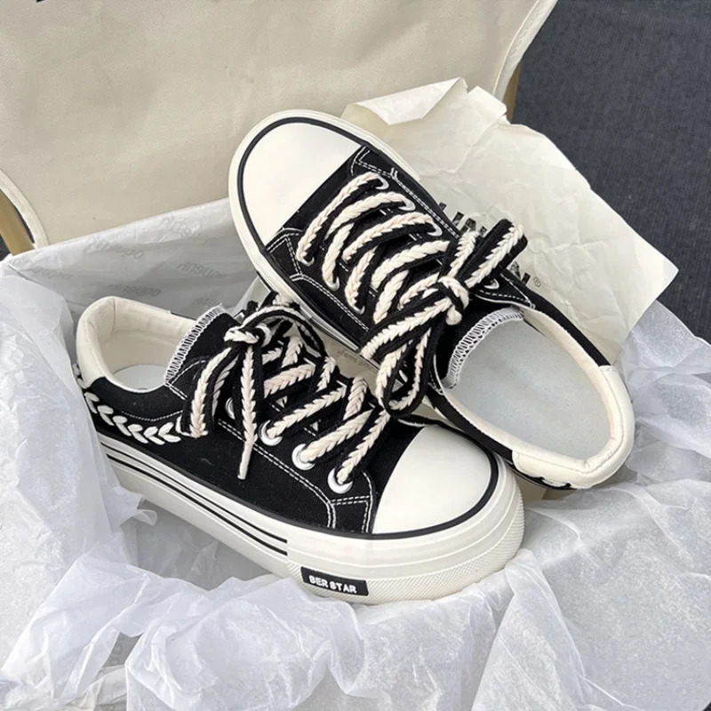 Womens platform canvas shoes with high thickening thickness are suitable for young girls outdoor es and womens thick soled shoes 240615