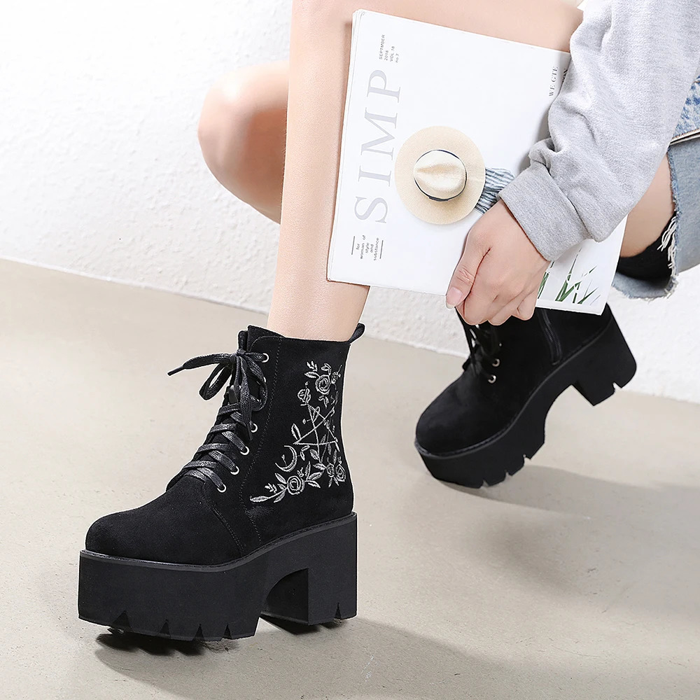 Gdgydh Womens Black Side Zipper Combat Boots Fashion Lace Up Boots Platform Flower Embroidery Details Goth Shoes 240614