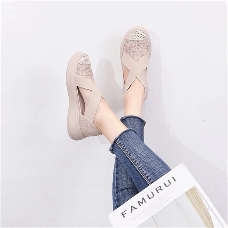 Vulcanized womens sports shoes sandals fashionable womens sandals summer womens casual jelly shoes sandals hollow mesh flat 240614