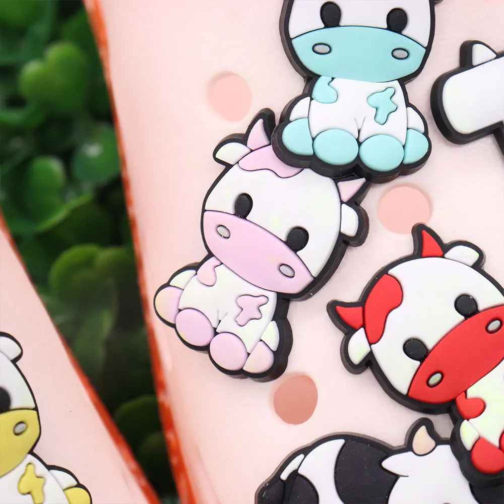 Mix 50 pieces of PVC cartoon colored animal cow series shoe talisman accessories with chlorine buckle decoration DIY wristbands for children and boys 