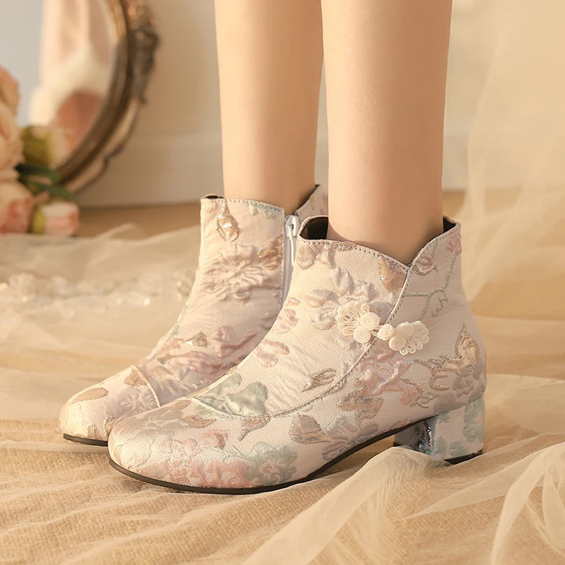 Chinese Ancient Embroidery Hanfu Womens Shoes Retro Embroidery Qipao Dress Boots Asian Traditional Womens Shoes 240614