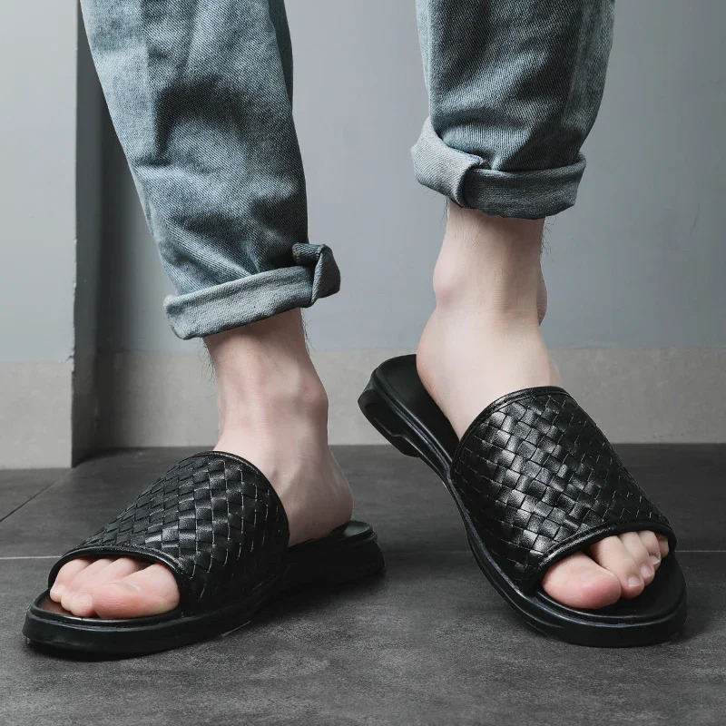 Hand sewn mens sandals 2024 summer fashion semi trailer beach leather slippers breathable mens outdoor flip sandals 240615