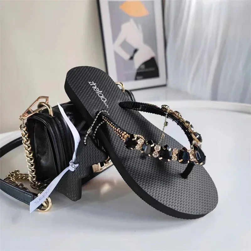 Womens Slippers 2024 Summer Comfortable Beach Anti slip Soft Sole Casual Flip Top Womens Water Diamond Chain Shoes 240615