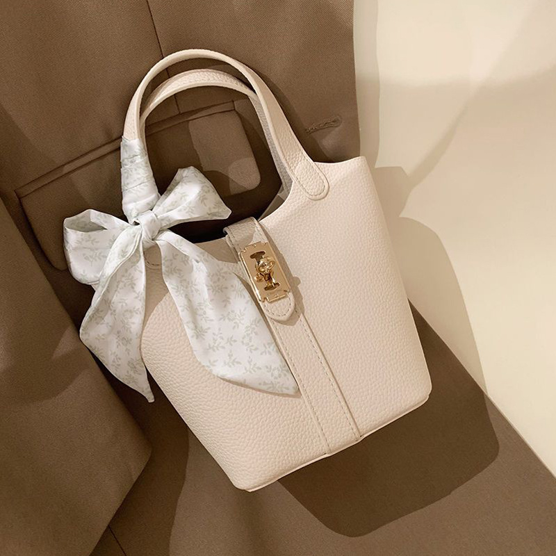 New Versatile Simple, and High end Water Bucket Bun Mother Bag Small and Practical Handheld One Shoulder Crossbody Women's Bag Scarf Bag