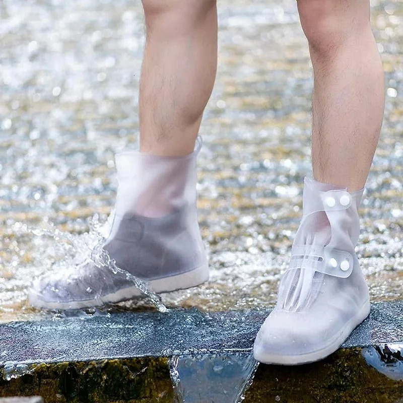 Rainproof cover waterproof reusable non slip shoe cover portable silicone rainproof cover with adjustable buckle suitable for outdoor use 240615