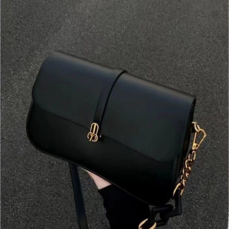 High quality urban minimalist stick bag new fashionable and luxurious chain underarm saddle bag versatile single shoulder crossbody bag for women