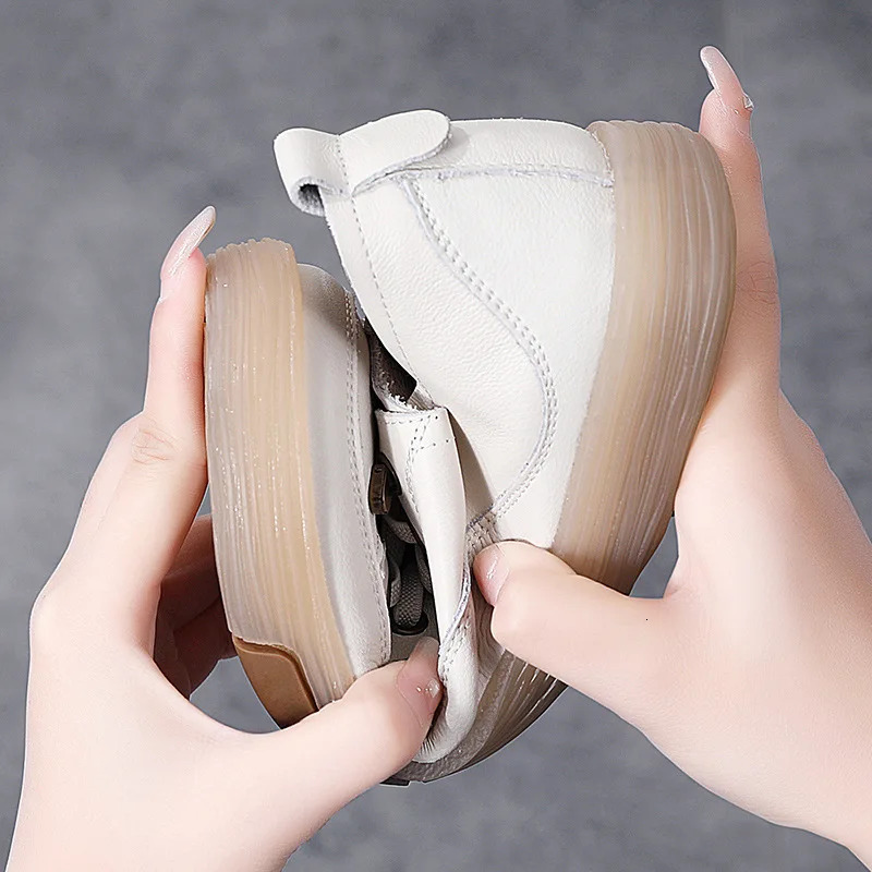 Genuine leather womens soft soled walking shoes womens student patchwork sports shoes white and black apartments womens casual skateboarding es summer