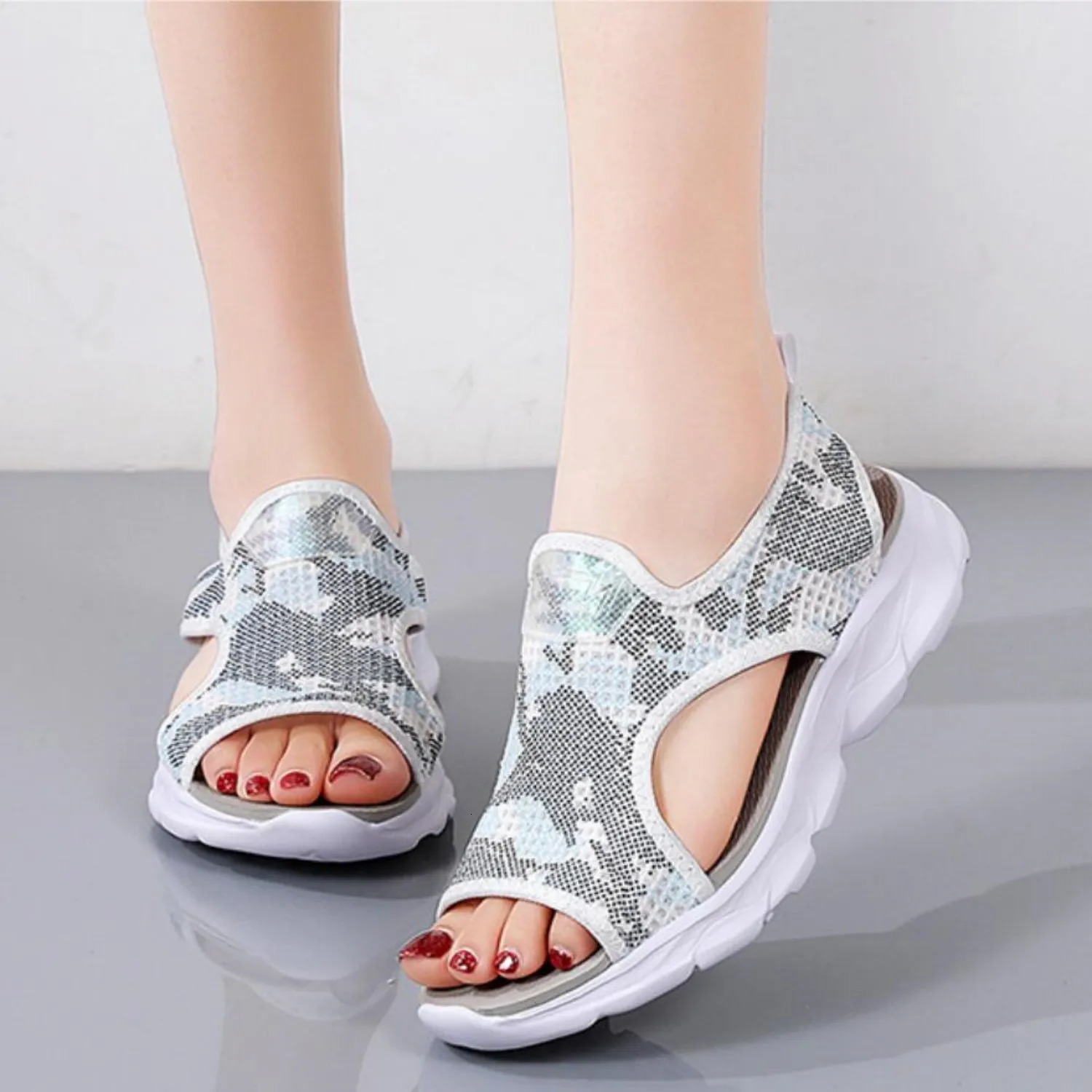 Womens hiking sandals womens open toe walking sandals womens summer breathable mesh sports shoes outdoor hiking beach shoes 240614