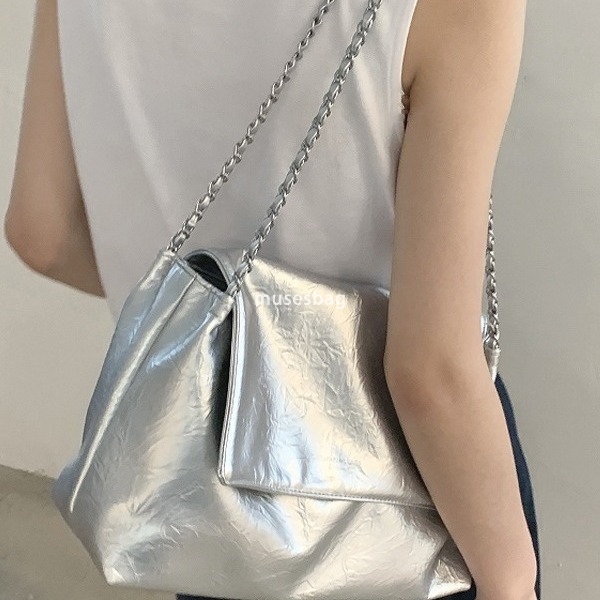 Daily pairing with niche underarm bags women new trendy and fashionable summer chain bags versatile lightweight large capacity single shoulder crossbo